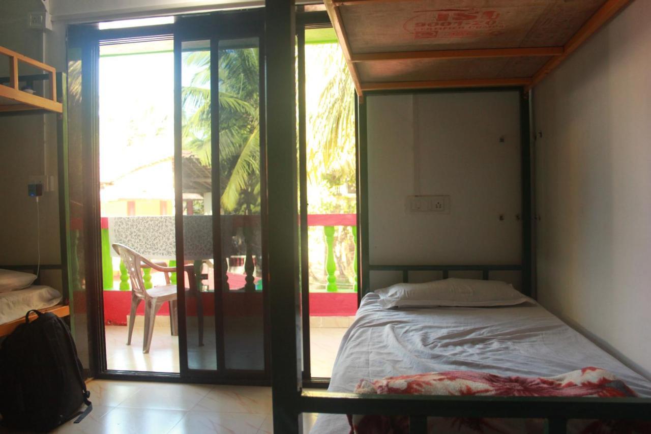 Rasta Mansion Beach Hostel And Rooms Arambol Ngoại thất bức ảnh
