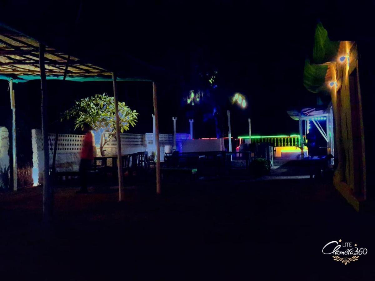 Rasta Mansion Beach Hostel And Rooms Arambol Ngoại thất bức ảnh