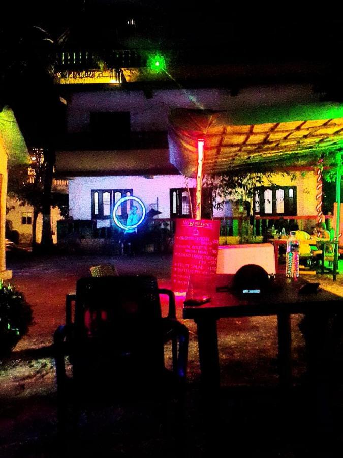 Rasta Mansion Beach Hostel And Rooms Arambol Ngoại thất bức ảnh