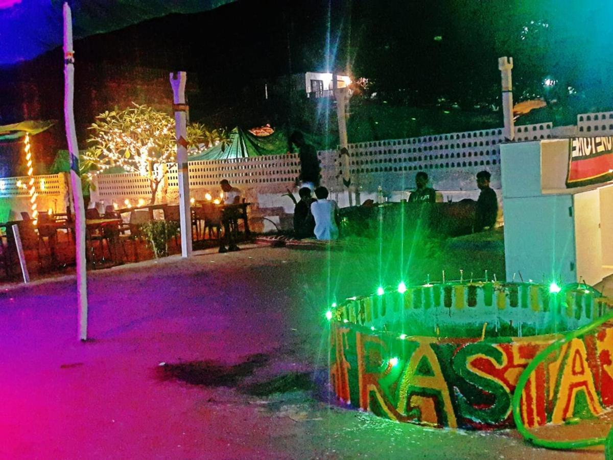 Rasta Mansion Beach Hostel And Rooms Arambol Ngoại thất bức ảnh